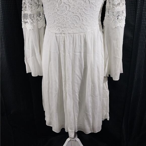 NWOT! EASEL! PUREST WHITE PRINCESS CUT, BELL SLEEVE, LACE BODICE DRESS! SZ L - Picture 9 of 12